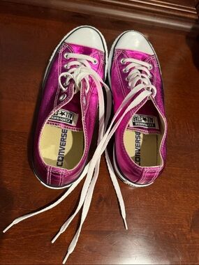 Women’s size 8.5 Converse Low Top Sneakers - Metallic Pink